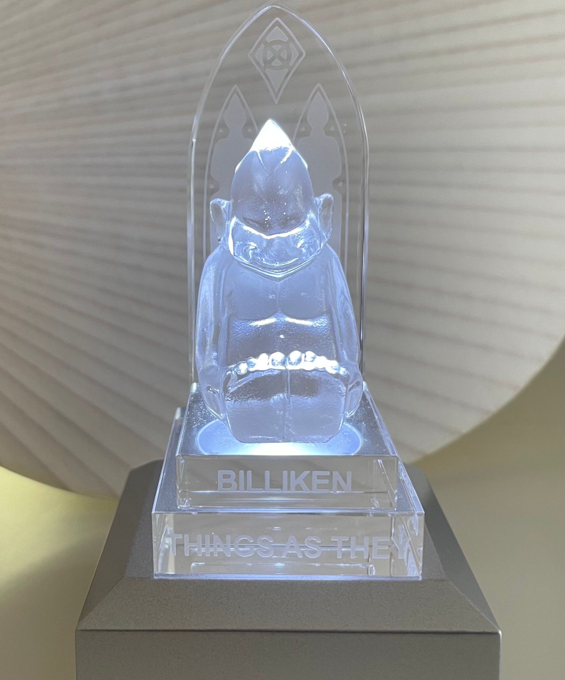 Crystal Billiken statuette with alternating LED illumination (special thanks to Tamurakoma & Co., Ltd.)